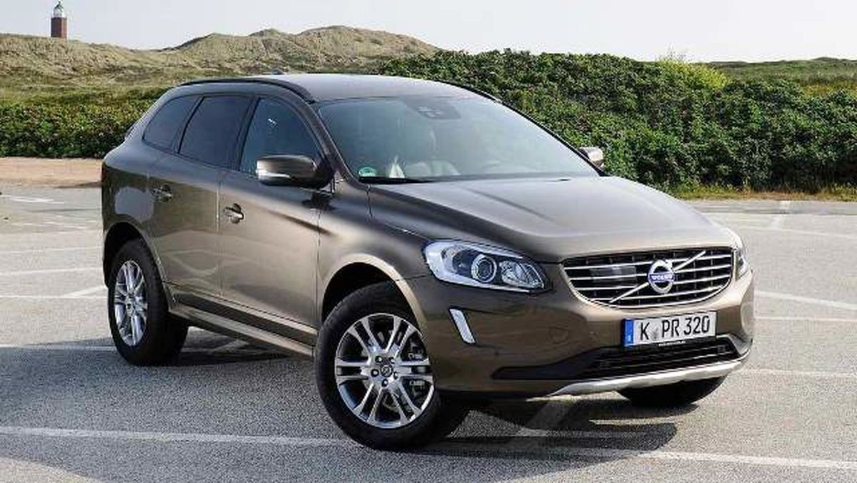 تویوتا پرادو مقابل ولوو XC60؛ کدام خودرو بهتر است؟