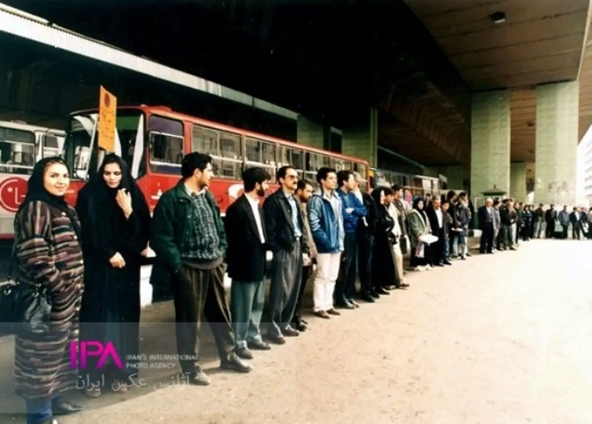 قاب تاریخ| ساکنین پل ورسک، صف اتوبوس و ...