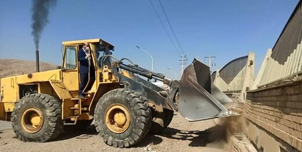 با نماینده نجف آباد برای تخریب دیوار دانشگاه آزاد برخورد می‌شود