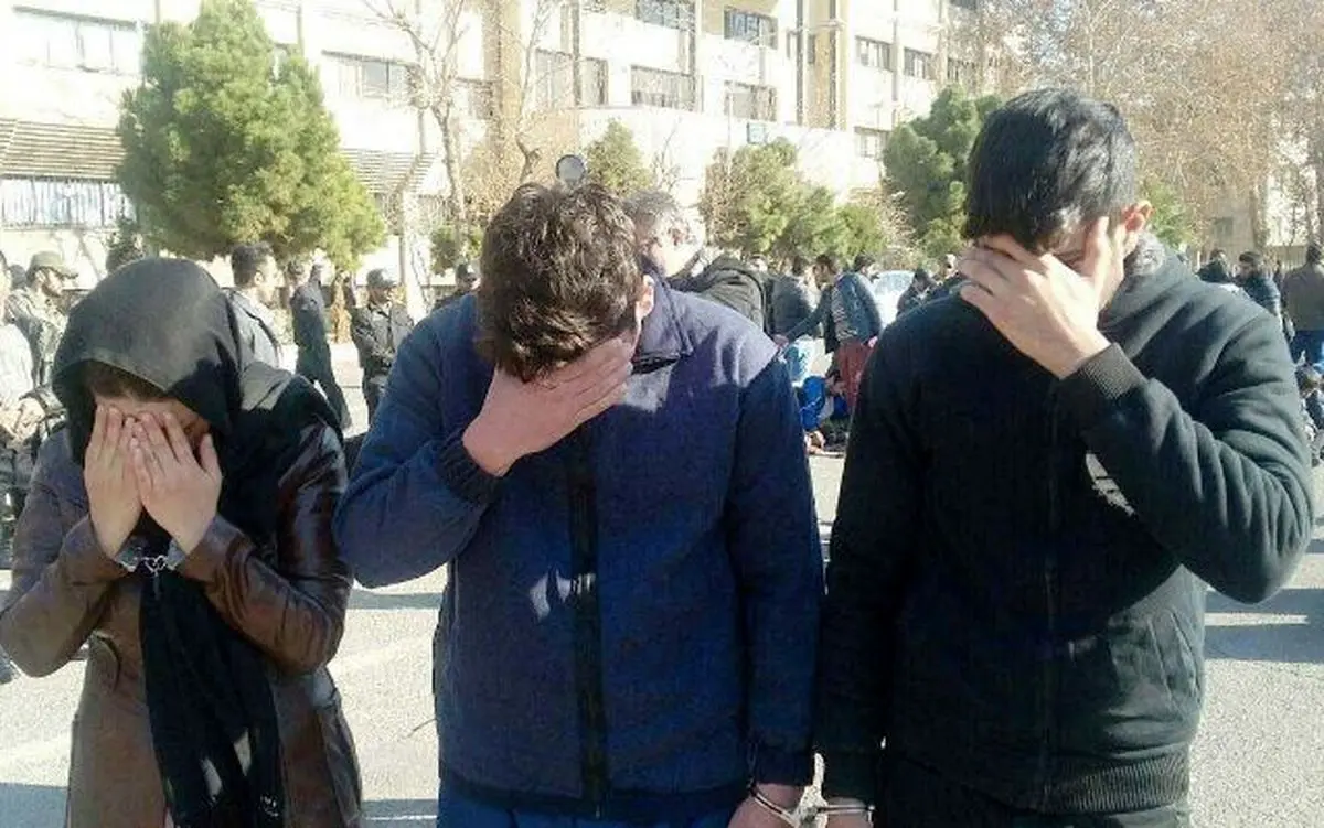 ‌دختری که در‌قرار ملاقات با پسرها موبایل آنها را می‌دزدید!
