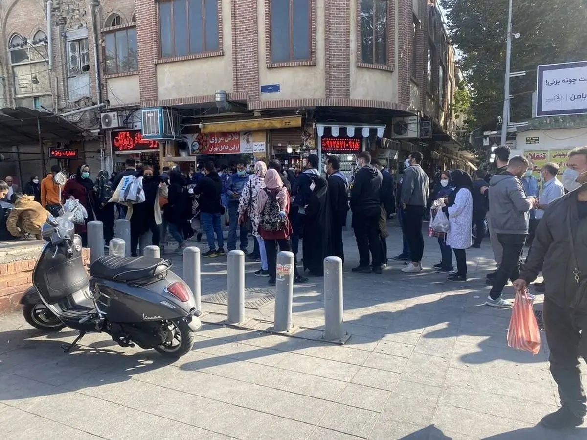 عکس | صف طولانی فلافل فروشی در بازار تهران