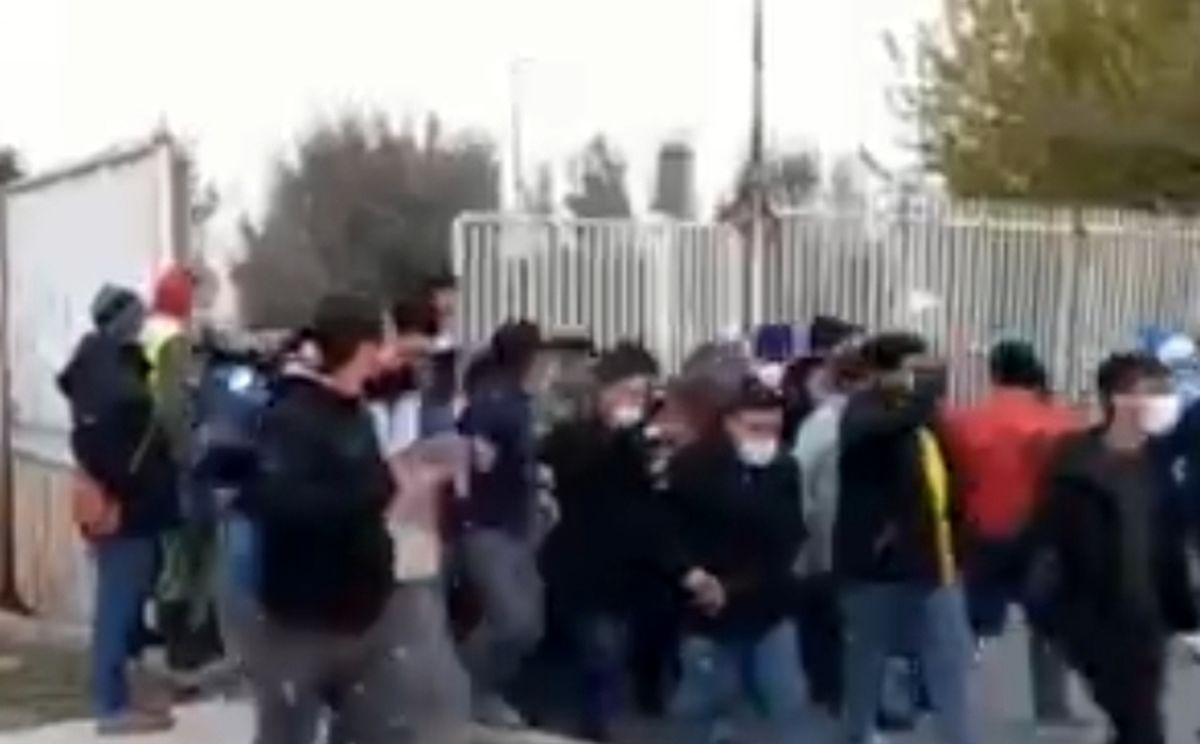 ببینید | لحظه ورود تماشاگران به ورزشگاه پس از ٢٢ماه