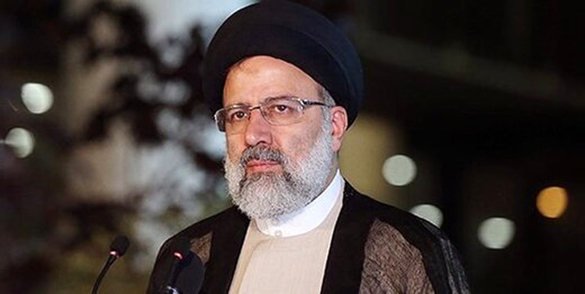 ابراهیم رییسی در جمع تجمعکنندگان روبروی مجلس
