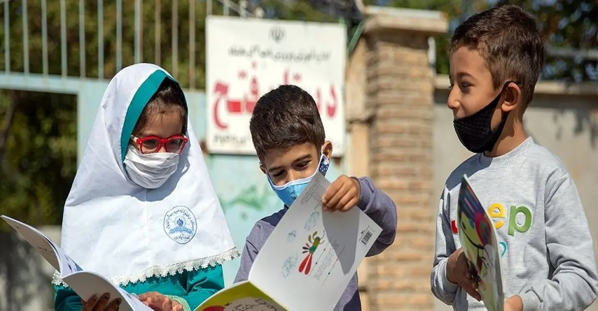 ویدئو | ماجرای ابتلای چند دانش‌آموز قمی به کرونا چه بود؟