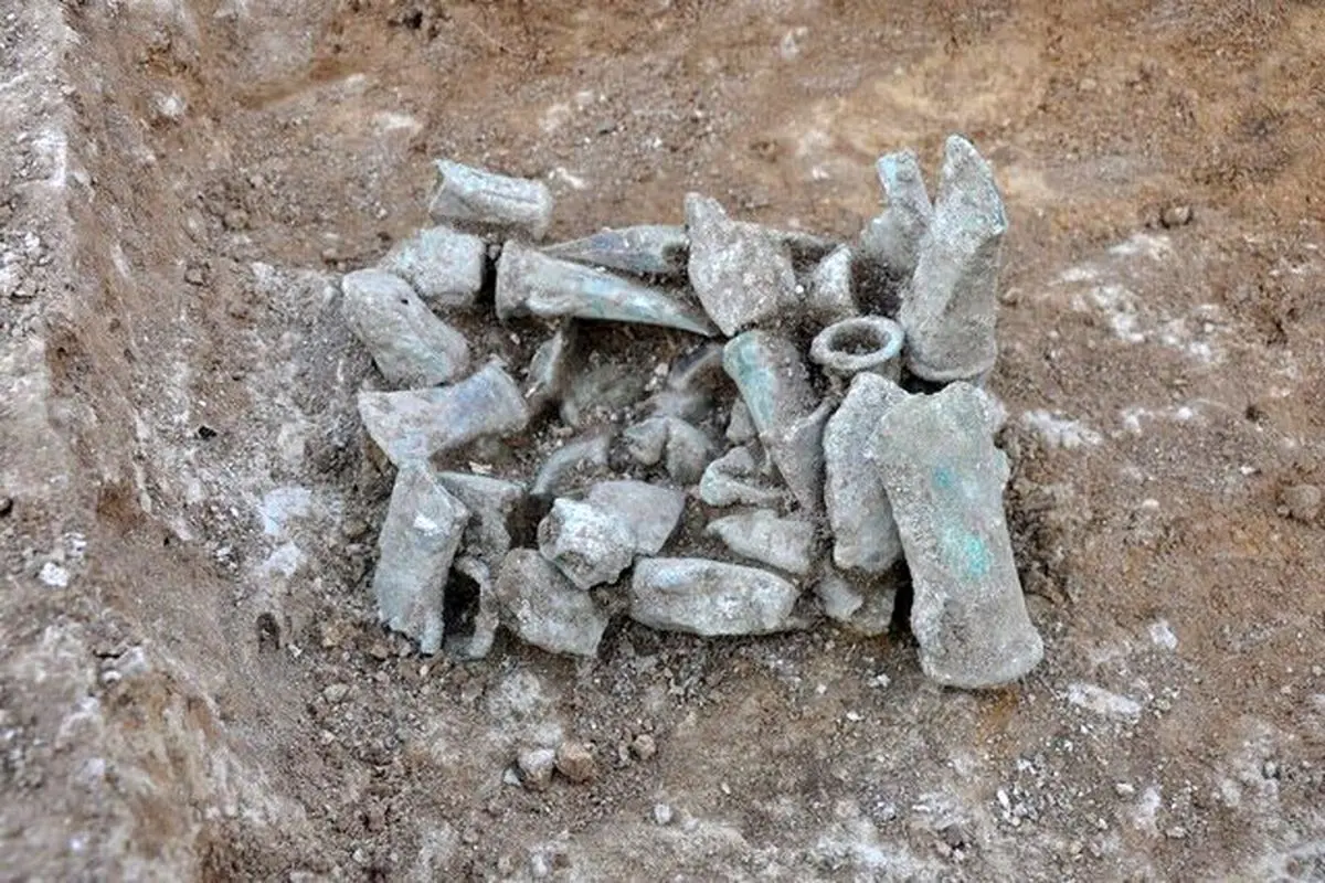 نوجوان انگلیسی تبر ۳۰۰۰ ساله را پیدا کرد