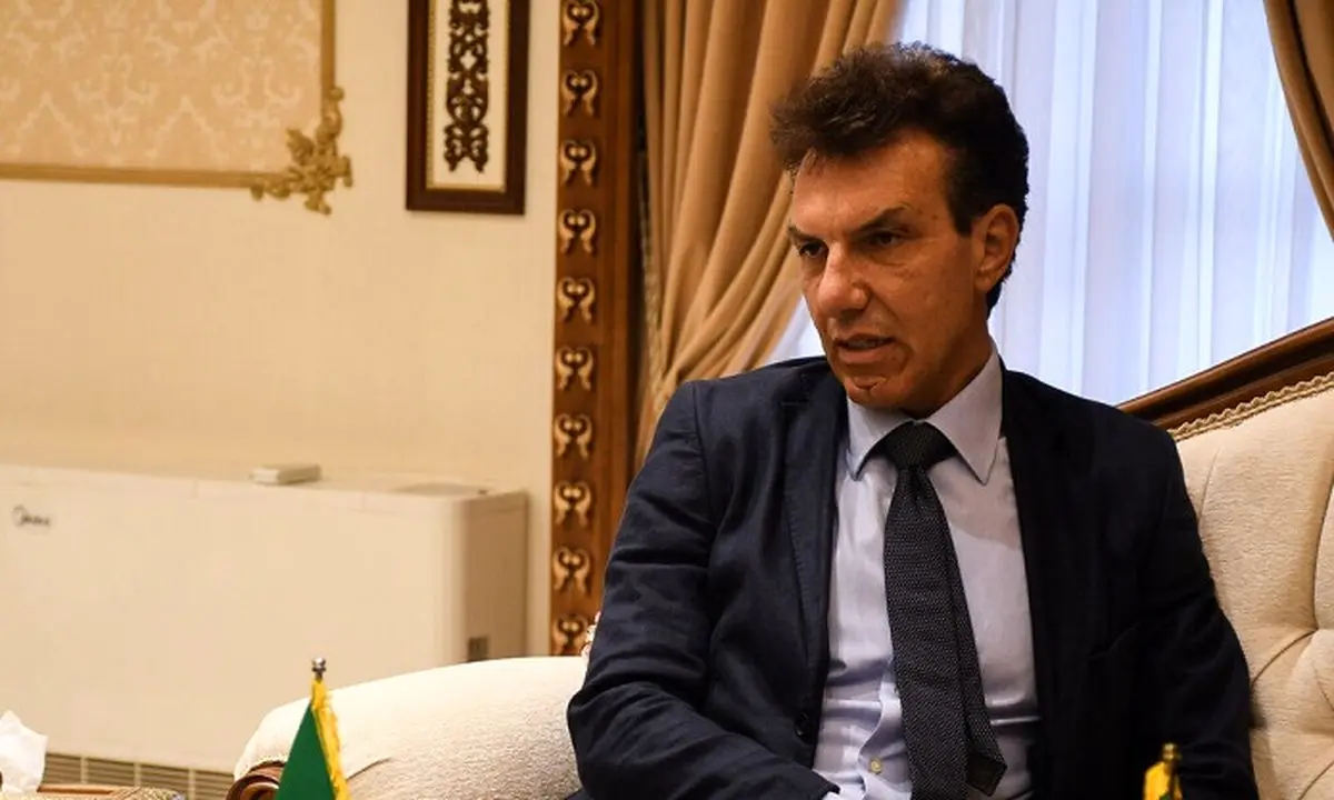 ویدئو | حافظ‌خوانی سفیر ایتالیا در ایران به مناسبت شب یلدا
