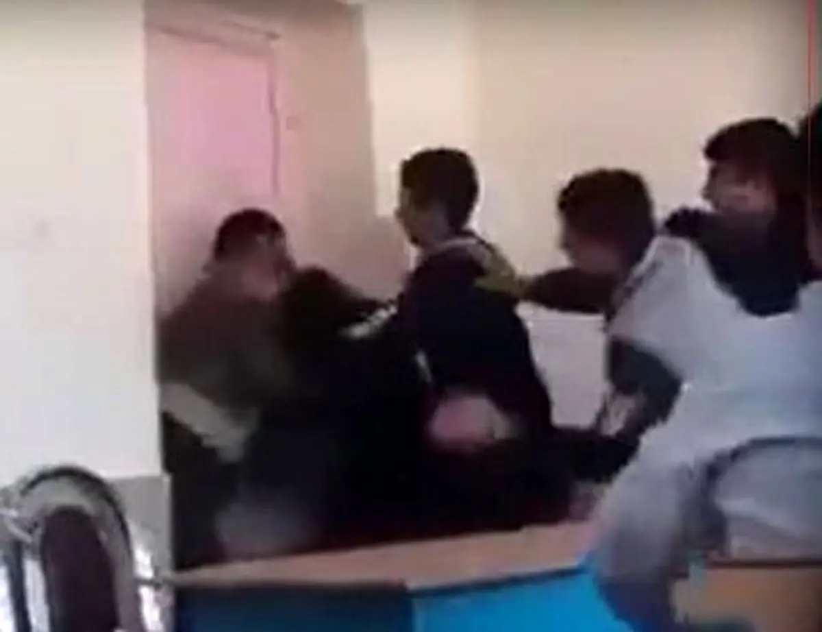 گفتگو با معلم کلیپ جنجالی و خشن دانش‌آموزان