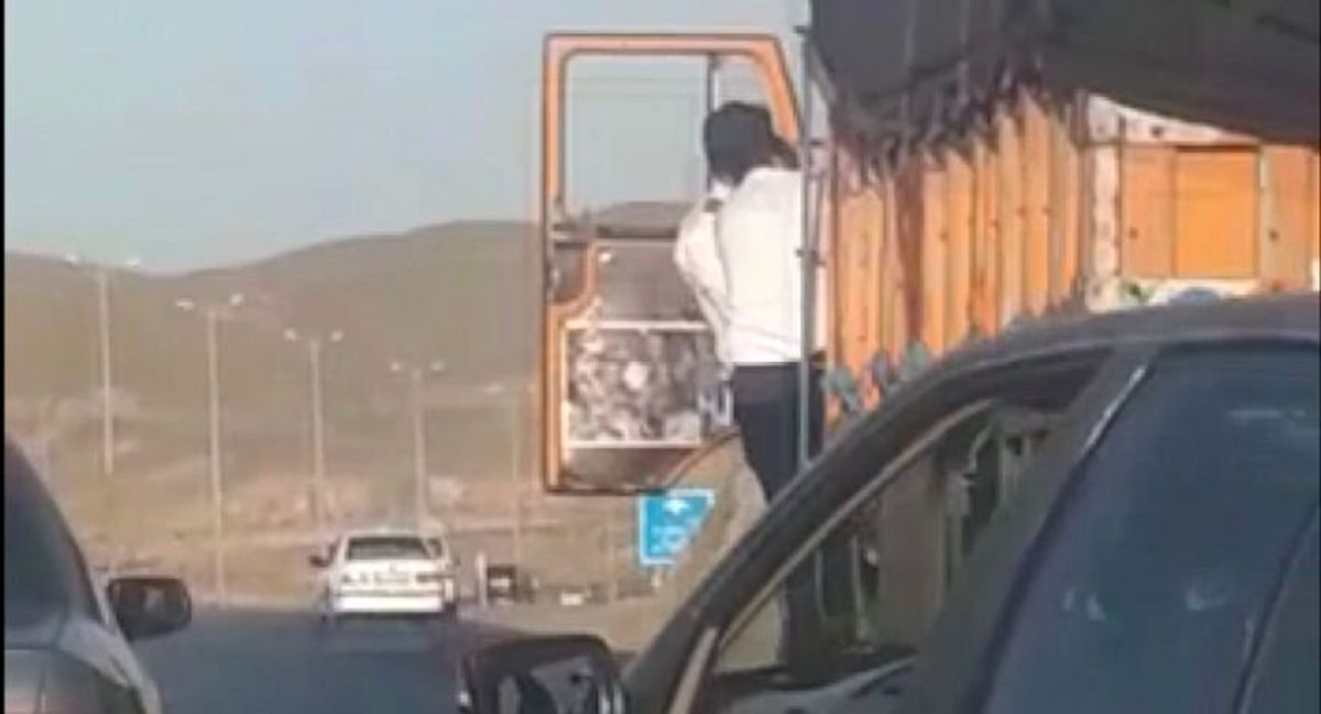 ببینید | ماجرای درگیری راننده کامیون با مأموران راهور چه بود؟