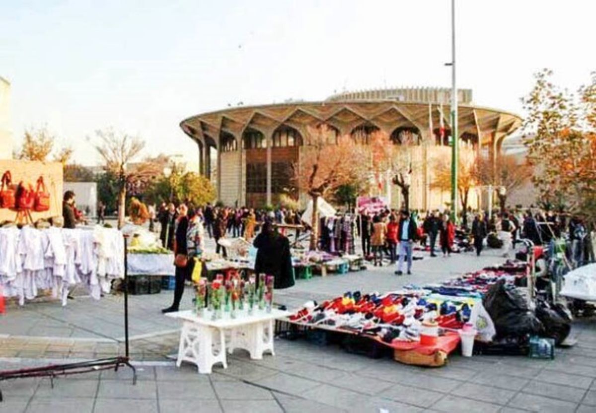 دیوارکشی بین مردم و از ما بهتران در تئاتر شهر