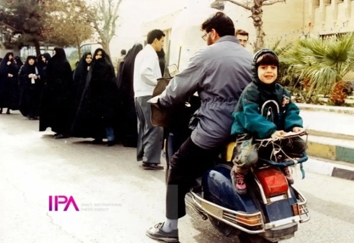 قاب تاریخ| اصغر فرهادی، بابانوئل و عطایای همایونی