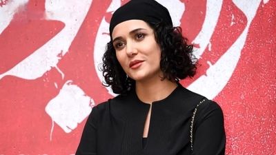 8 عکس حضور گرم پریناز ایزدیار در میان مردم برای اکران فیلم «زن و بچه»