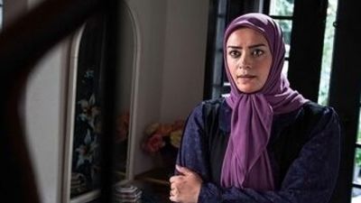 فیلم| حمله پسر نوجوان با چاقو به مجری برنامه مذهبی 