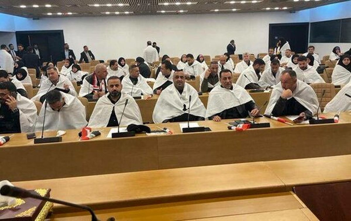 عکس| نمایندگان کفنپوش در اولین جلسه پارلمان عراق