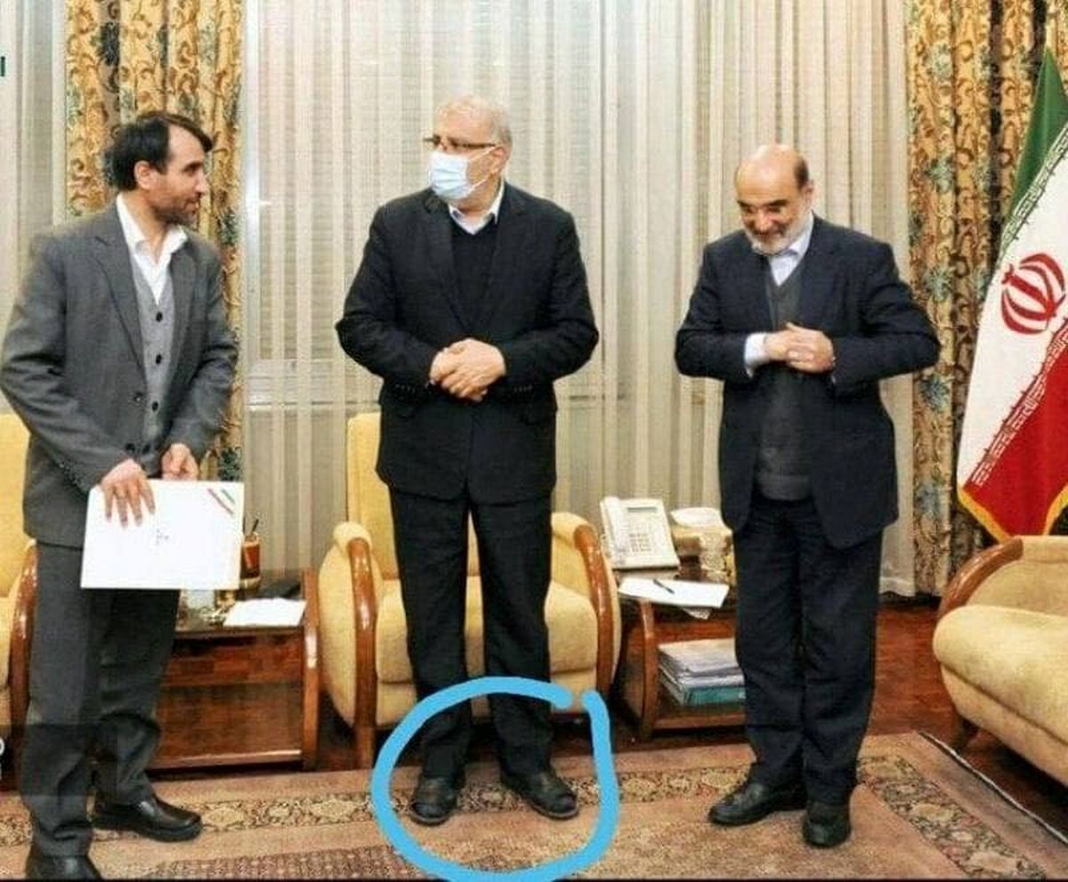 ببینید | جنجال دمپایی روفرشی جناب آقای وزیر