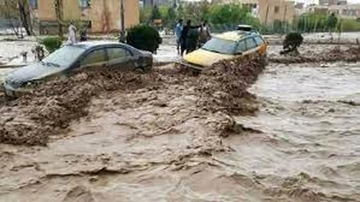 ببینید | نجات کارکنان شرکت نفت از سیلاب در گچساران