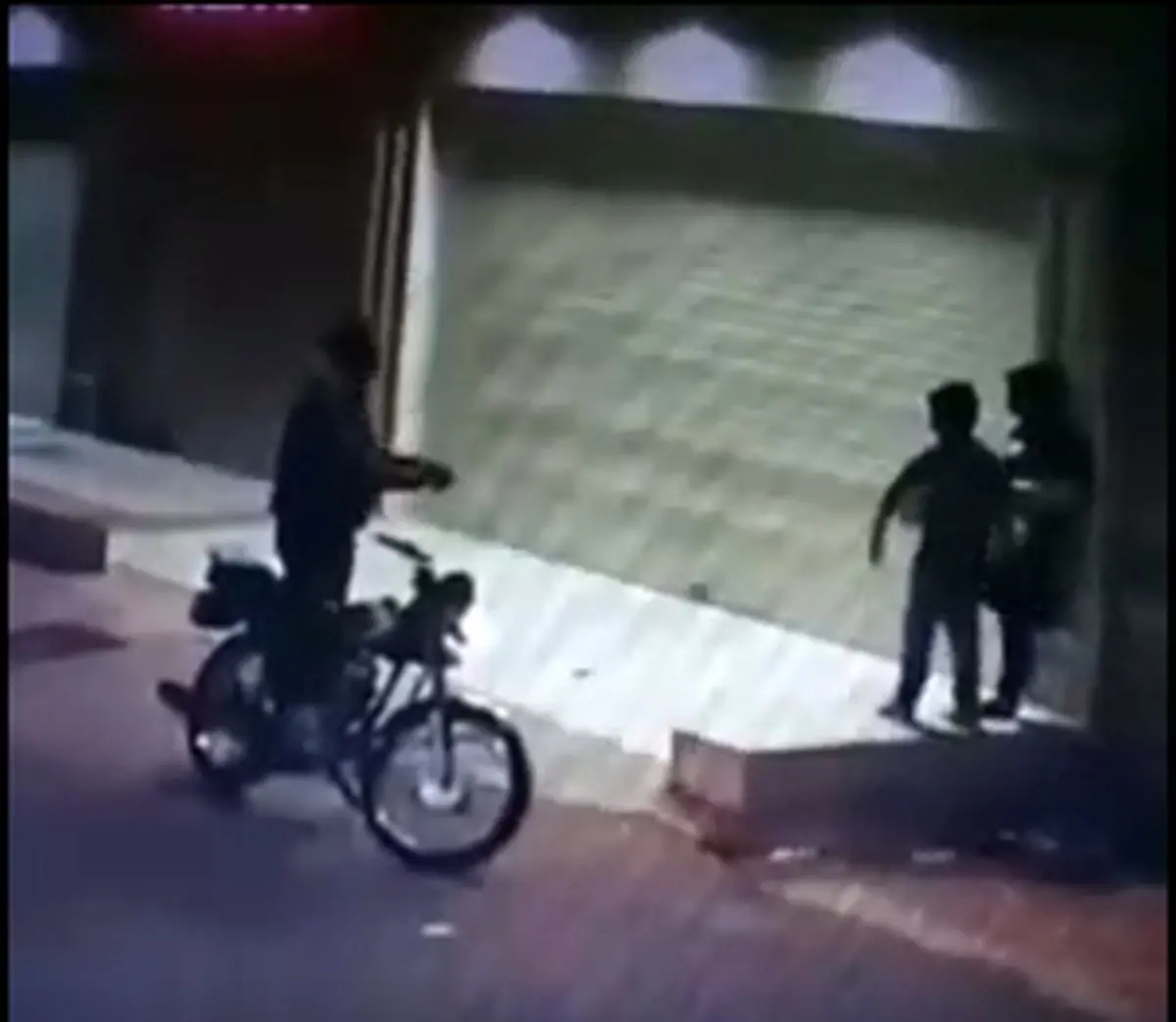 ببینید | سرقت وحشیانه موبایل از کودکان در اهواز با چاقو