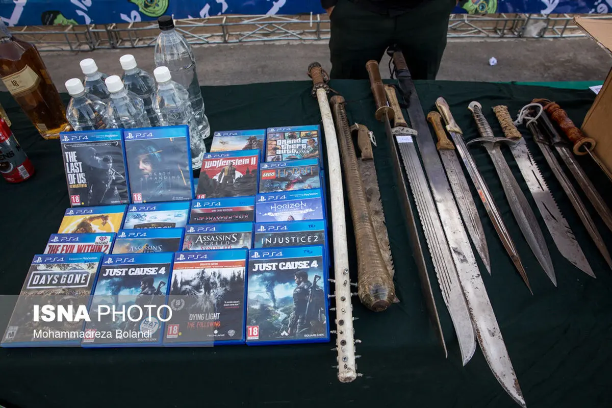 خلافکارهای خطرناک تهران، پلی استیشن ۴ بازی می‌کنند