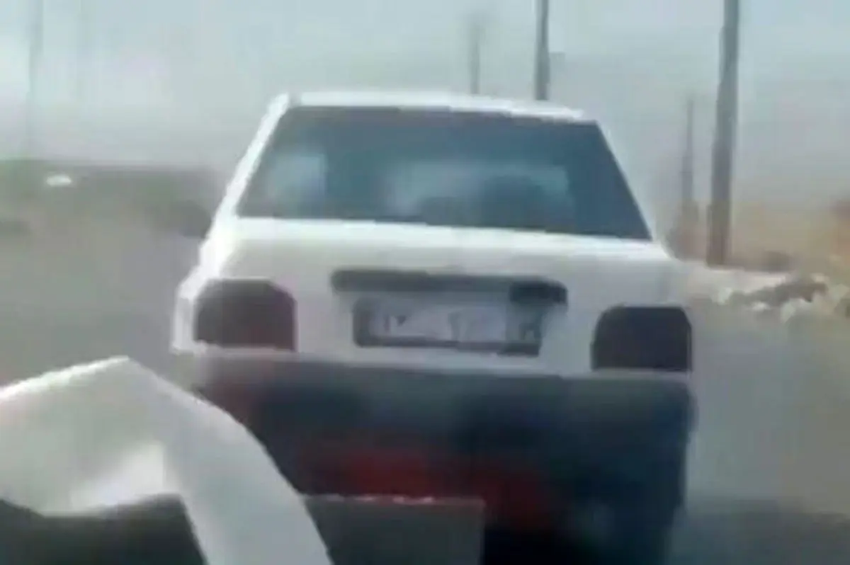 ببینید | لحظه چپ کردن کامیون حمل کپسول گاز در زاهدان