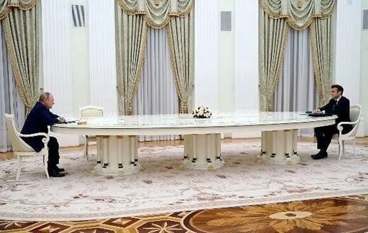 جزییاتی درمورد میز شش متری پوتین در کرملین
