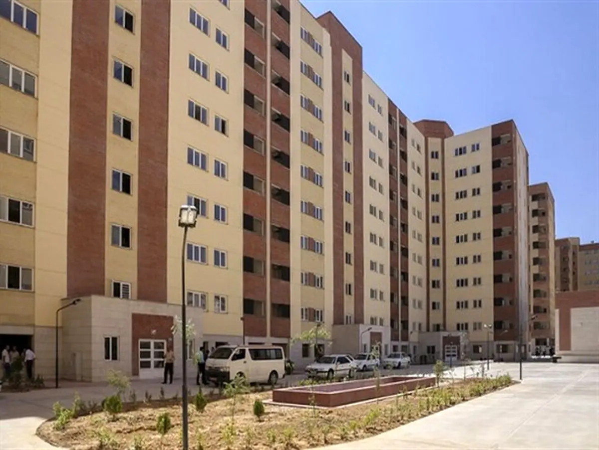 یک‌ششم وام مسکن می‌پرد