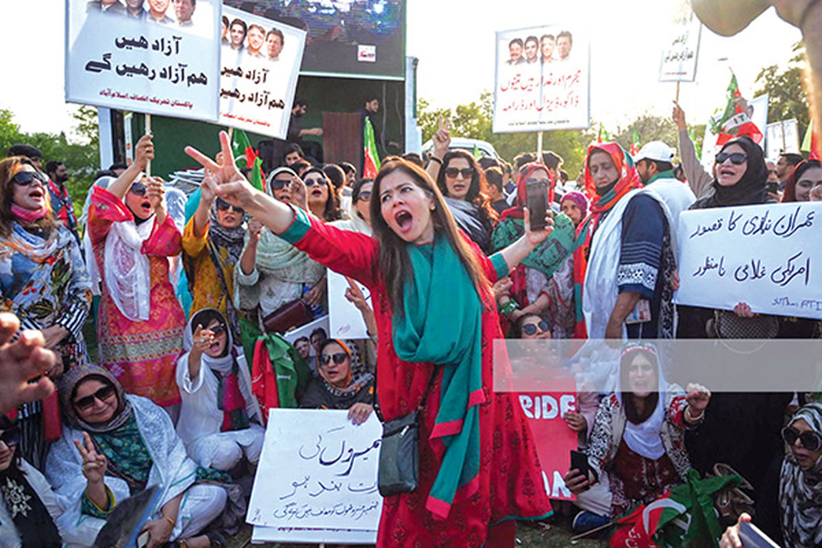 عمران خان به نواز شریف و ‌علی زرداری بدل زد