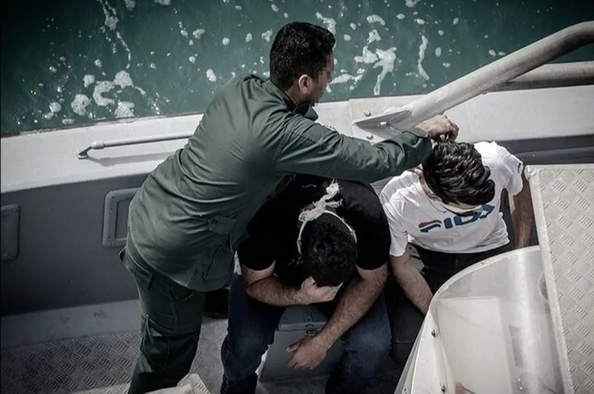 توقیف کشتی حامل سوخت قاچاق توسط نیروی دریایی سپاه
