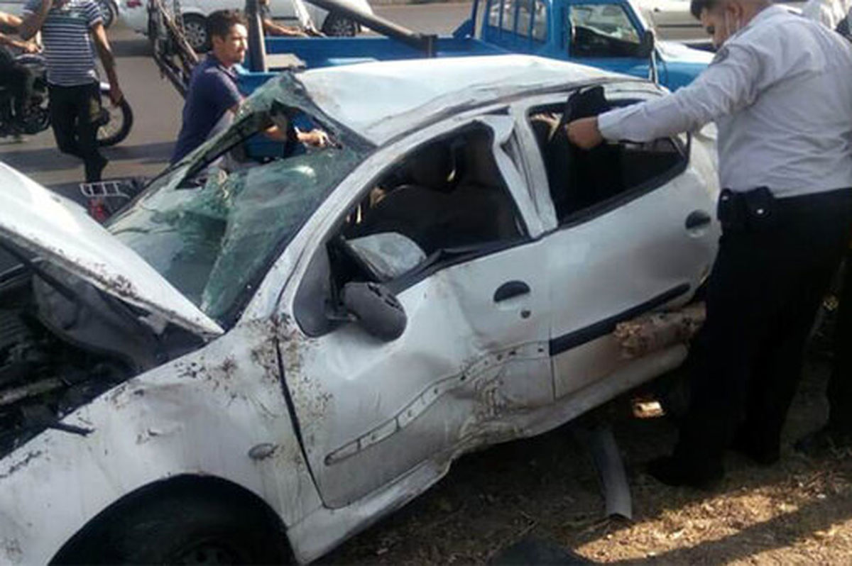ببینید | حادثه فجیع در بزرگراه همت؛ پرتاب پژو ۲۰۶ به سمت دیگر!