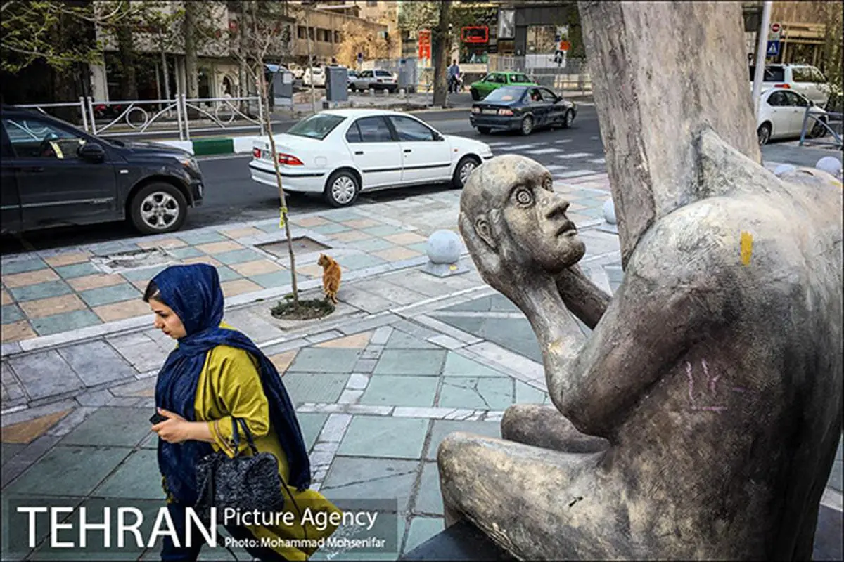 تاملی در باب «آدم‌های متوسط» و معلق