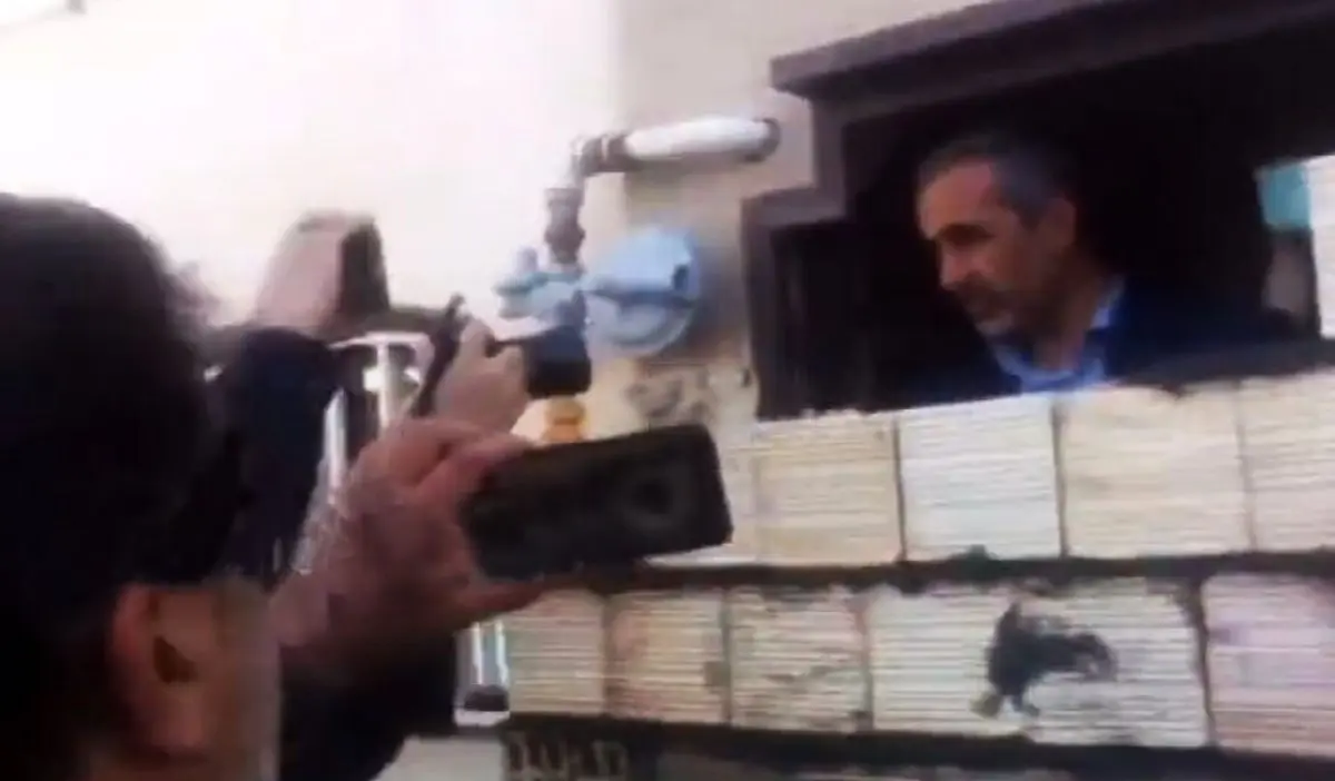 تماشا کنید | شهرداری گلپایگان اعضای یک خانه را حبس کرد!