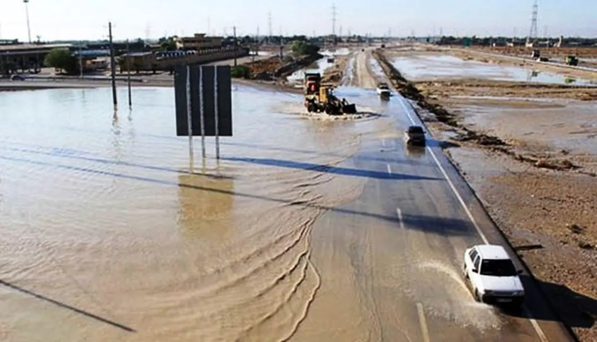 سیل و رعد و برق جان دو نفر را گرفت