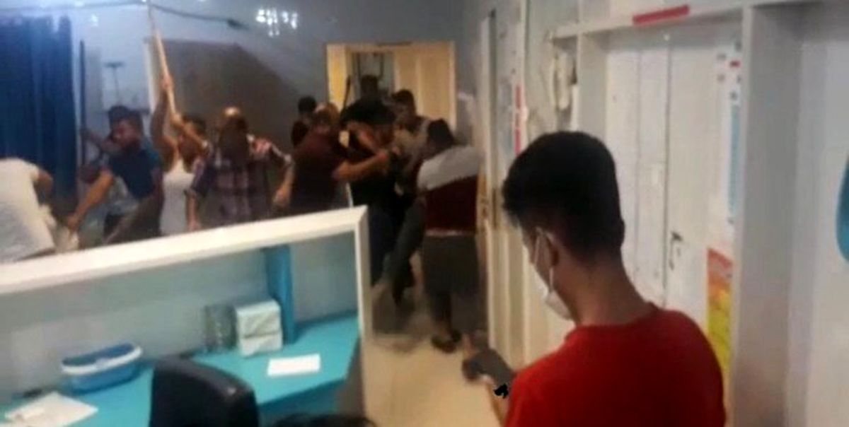 ویدئو | حمله وحشیانه چند نفر به بیمارستانی در بندر ماهشهر