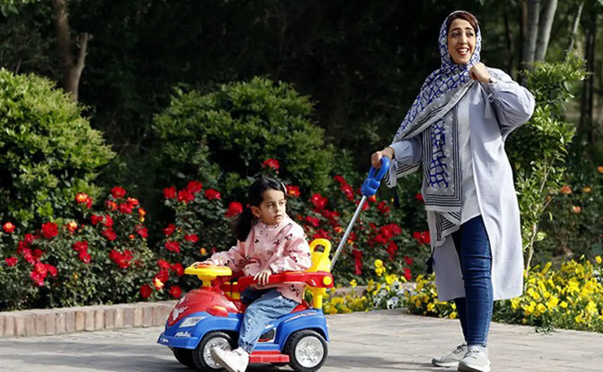 تک‌نگاری| ما پدر و مادرمان هستیم