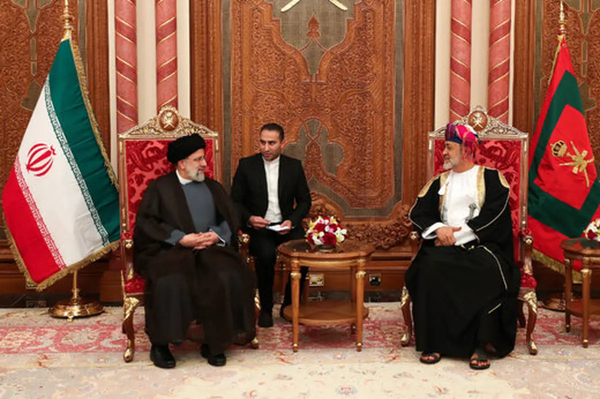 غش کردن عضو گارد سلطنتی عمان در مراسم استقبال از رئیسی