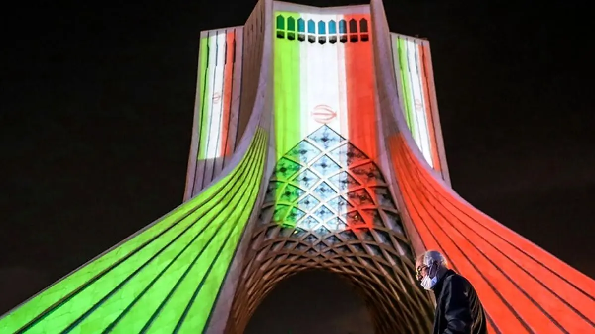 ویدئو | اکران کلیپ مناسبتی برای آبادان روی برج آزادی تهران