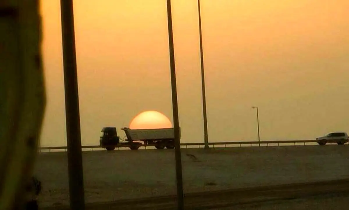 تماشا کنید | لحظه سرقت خورشید با استفاده از کامیون