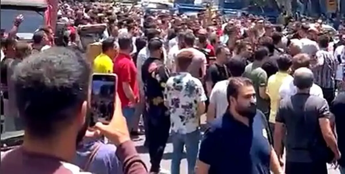 تجمع کسبه امین‌حضور در خیابان جمهوری به‌روایت خبرگزاری فارس
