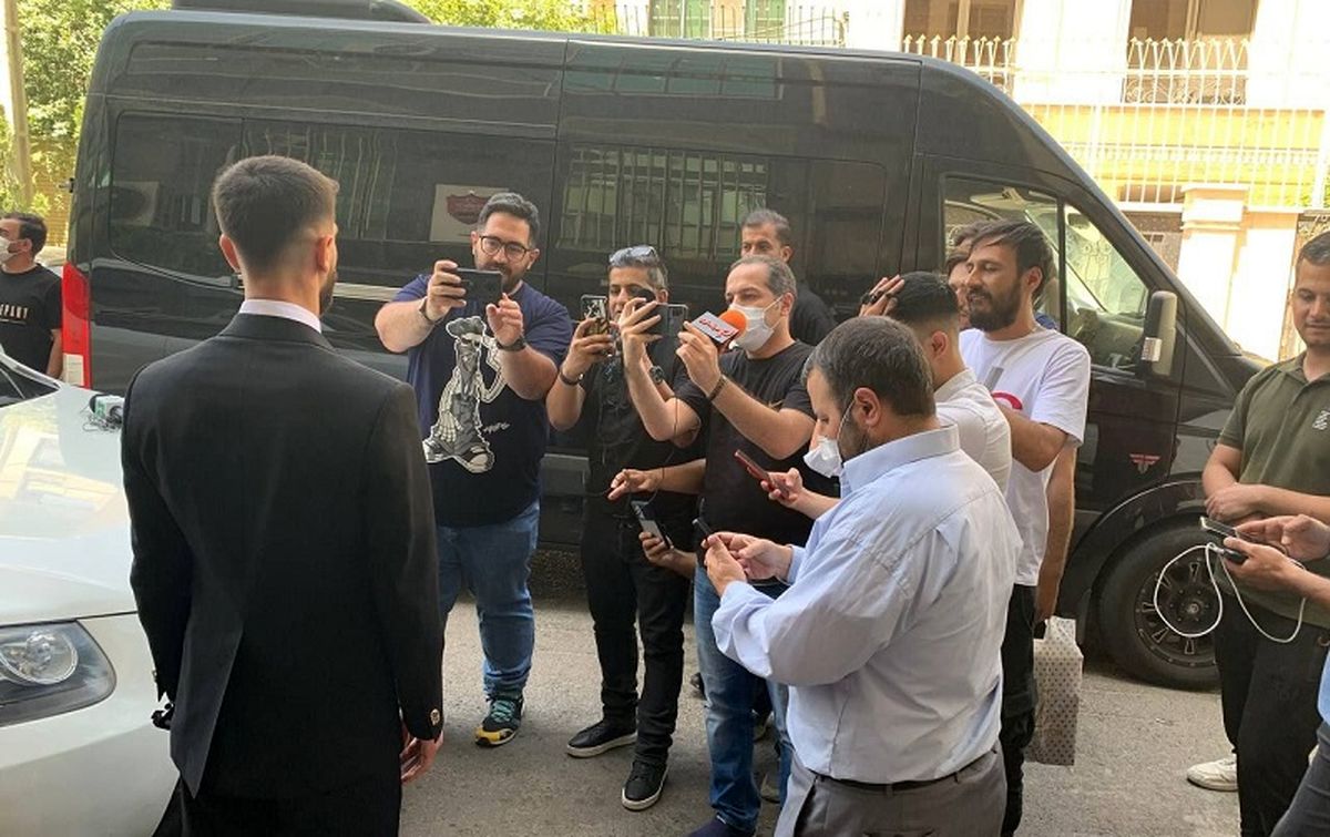 ببینید | تیپ خاص هافبک پرسپولیس در روز تمدید قرارداد