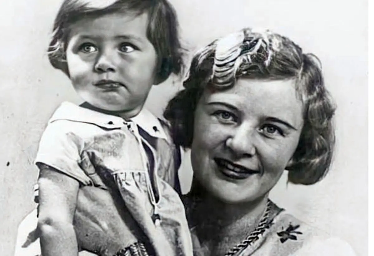 ‌بازگشت حسون، خاطرات ثریا‌، تیمور بختیار و همسرانش