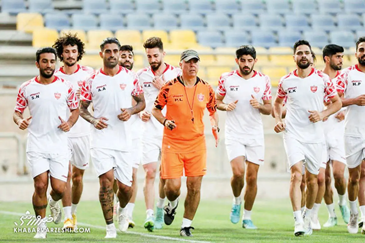 همه شروع کردند‌ به جز استقلال!