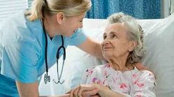 نکات مهم هنگام استخدام پرستار خانم برای سالمند
