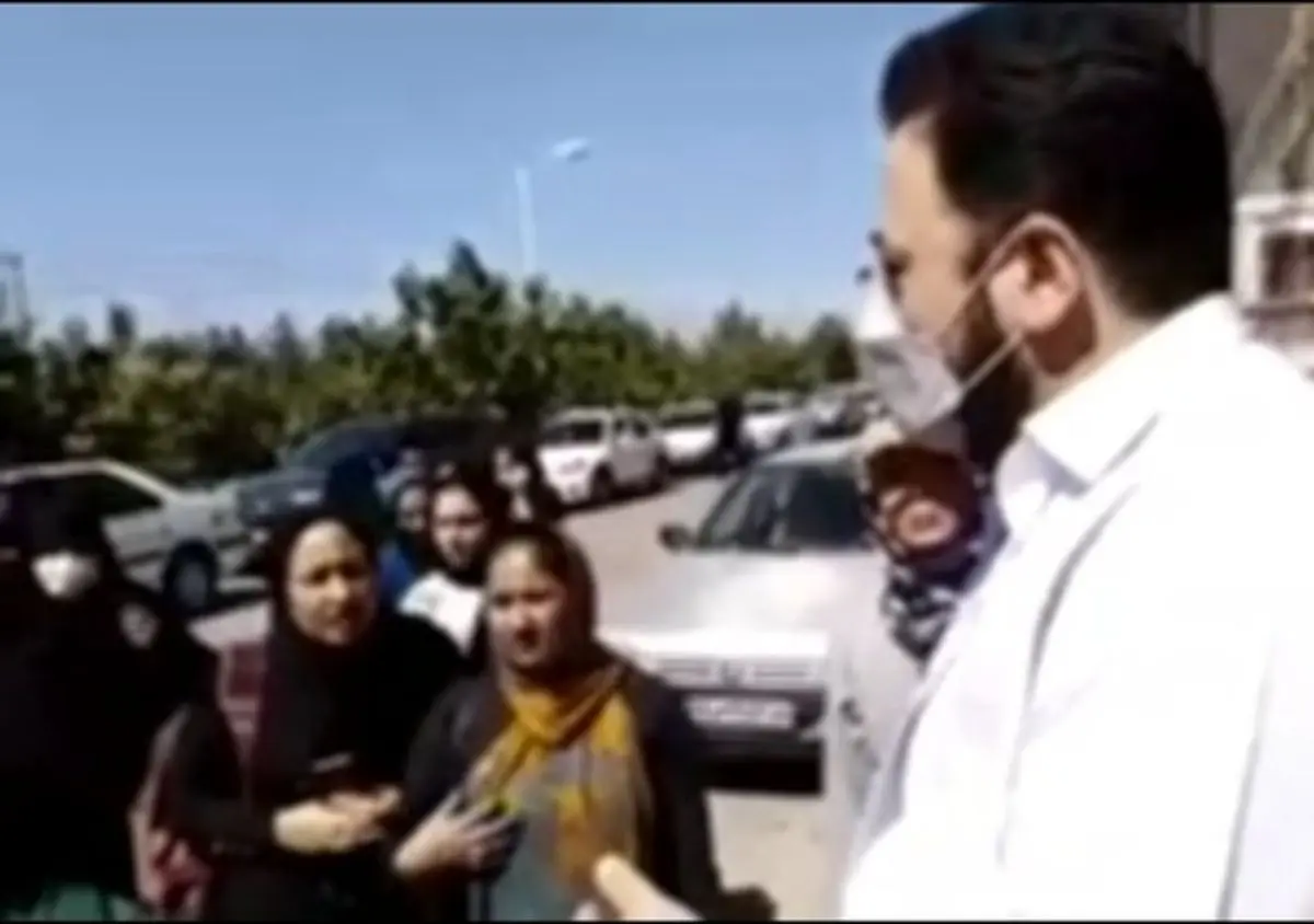 ببینید | جلوگیری از ورود مادران کاراته‌کاها به سالن مسابقات مشهد