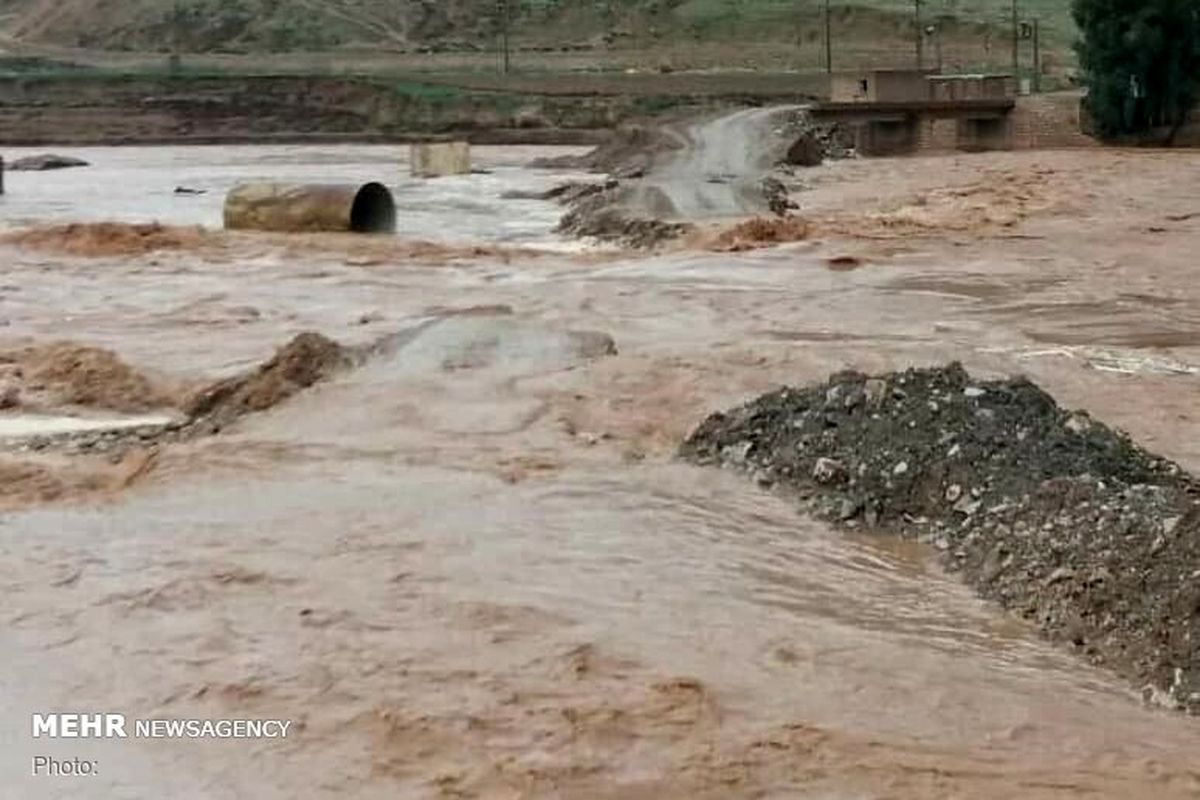 ببینید | لحظه تکاندهنده ورود سیل به منطقه مزایجان بوانات فارس