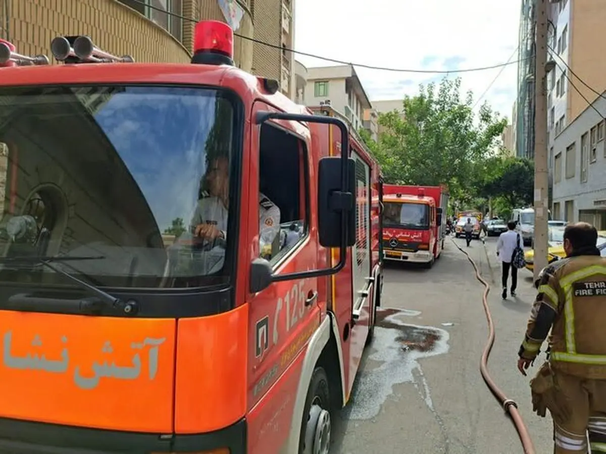 نجات ۶۰ نفر از آتش‌سوزی ساختمانی در تهران