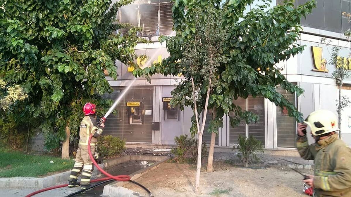 ویدئو | آتش‌سوزی در نمایشگاه مبل خیابان ستاری تهران