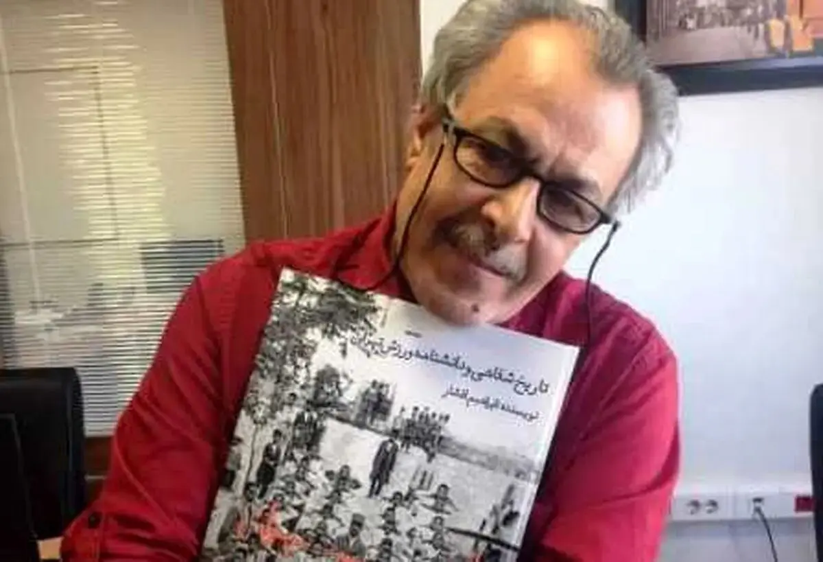 اولین روز خبرنگاری ما| ‌کلاغی که روی تیر دروازه نشسته بود