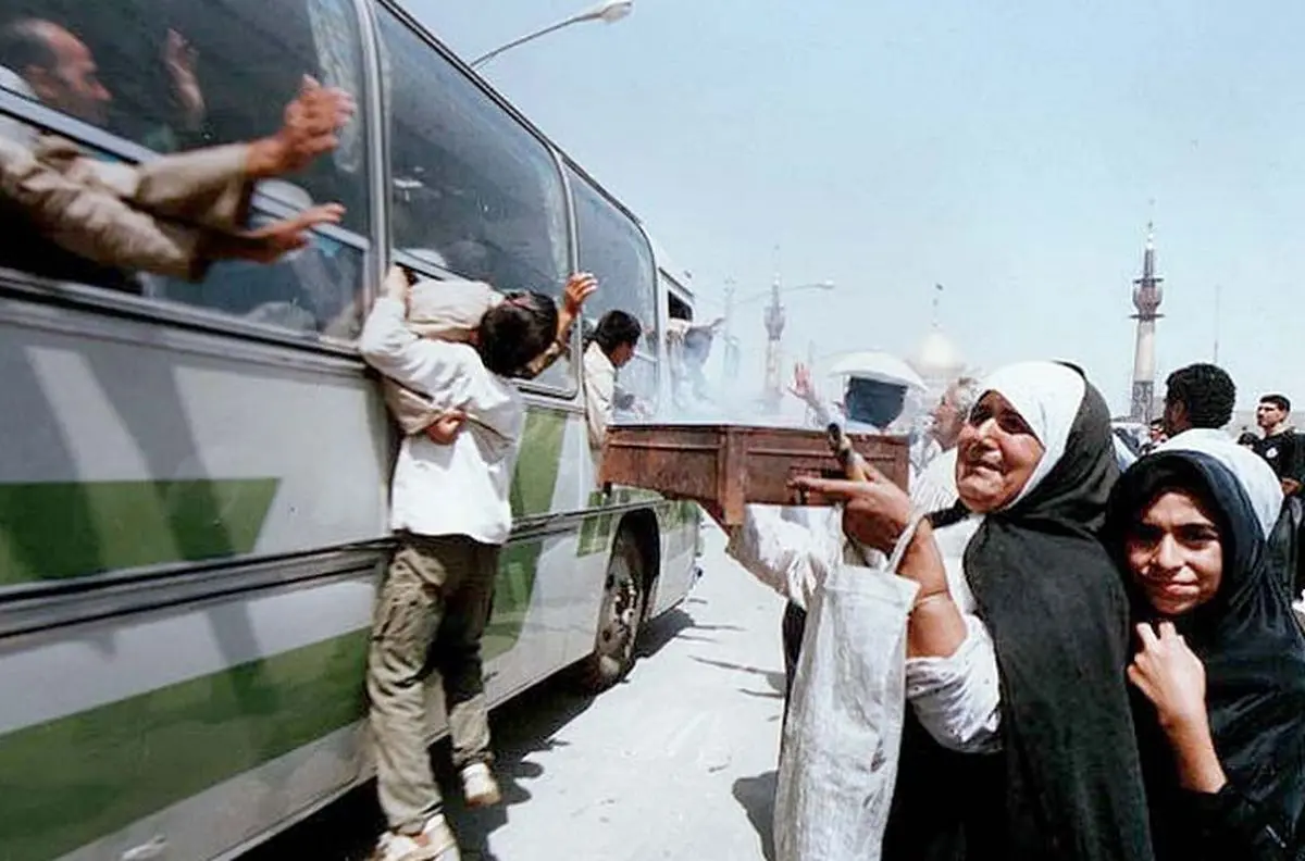 عکس‌های تلخ و شیرین از بازگشت آزادگان که ندیده‌اید