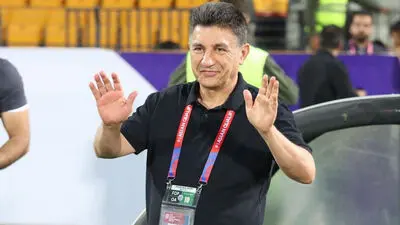 منتقدان قلعه نویی از عرض خیابان عبور کردند!