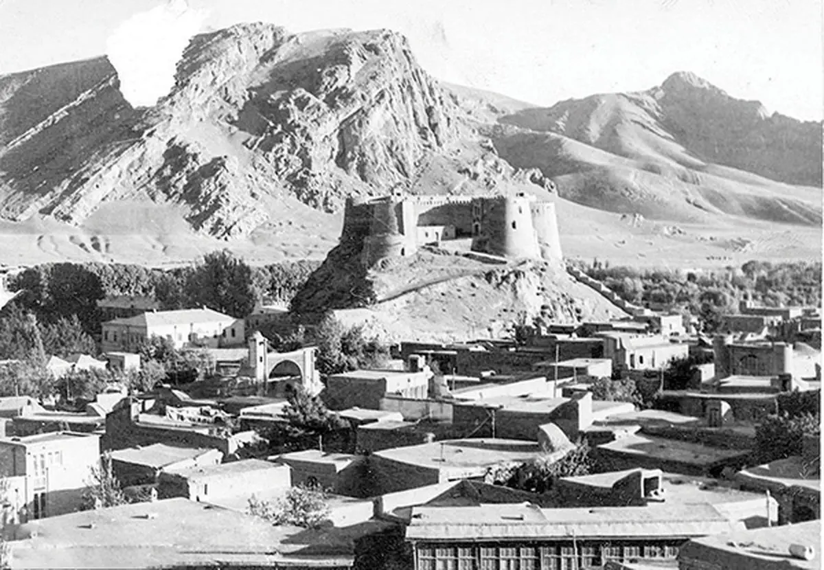 خودکشی ناتمام ‌‌شاهرخی، سحر و باران و فلک‌الافلاک ‌