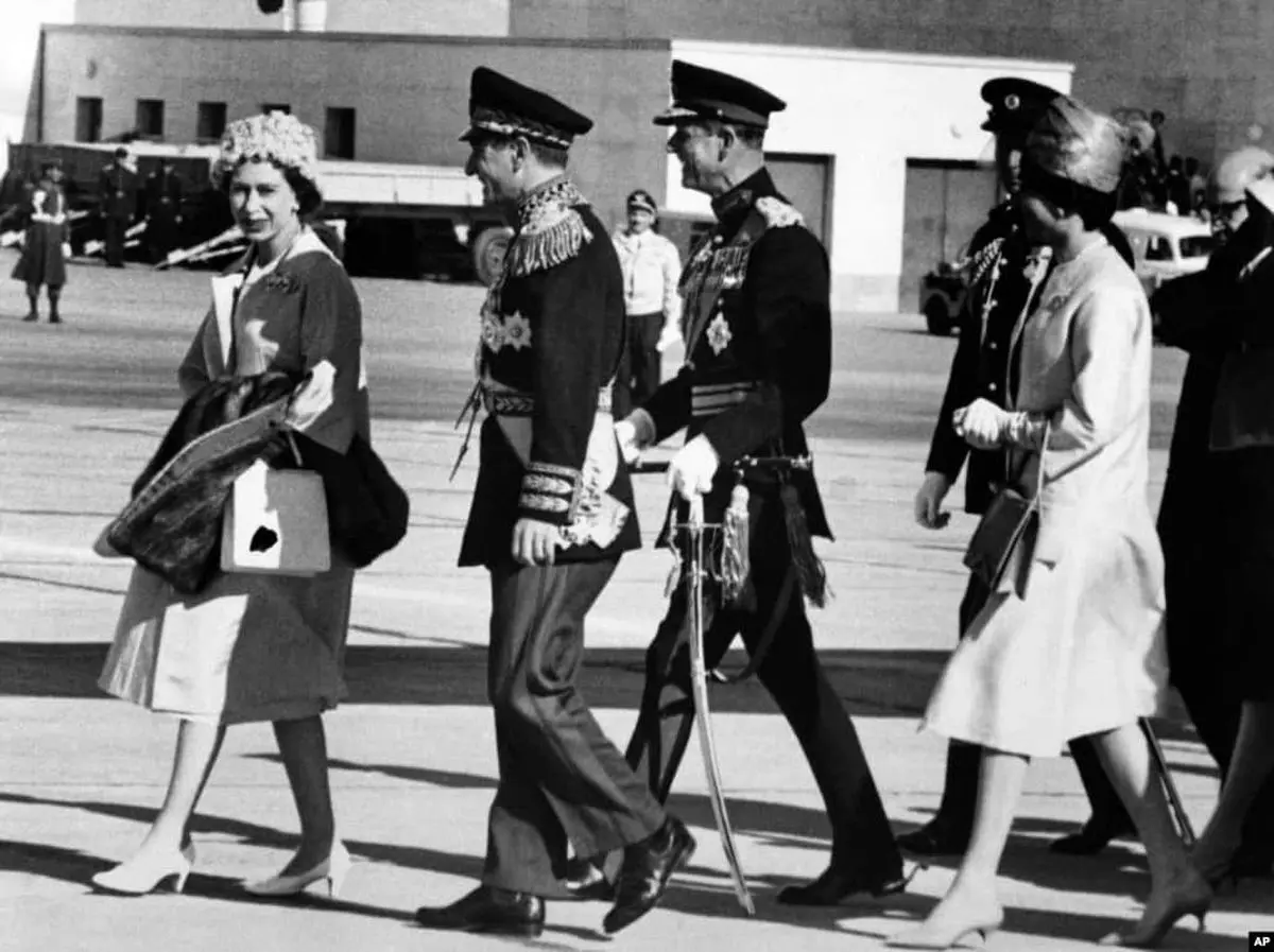 در سفر ملکه انگلیس به تهران چه گذشت؟