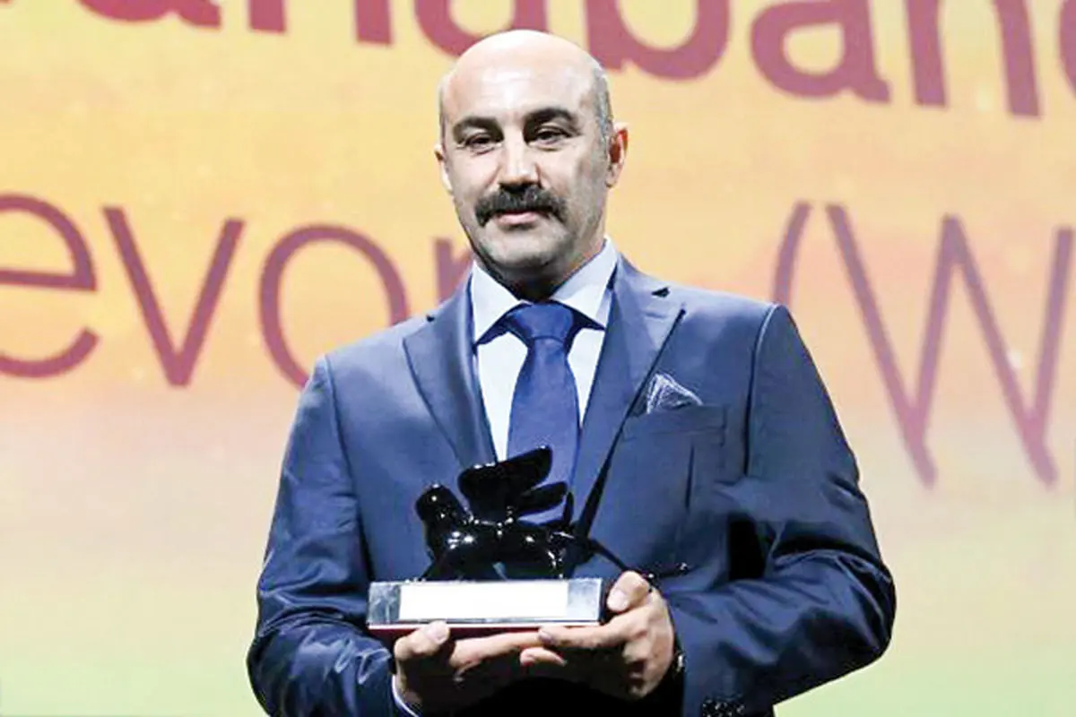 درخشش تنابنده و شوخی‌های کاربران با نقش نقی معمولی